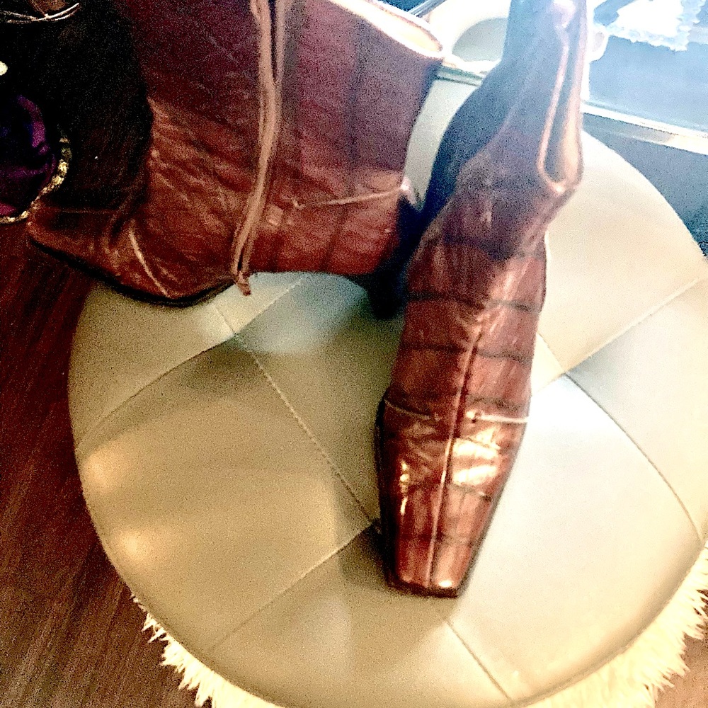 Boots Square Toe Boot.3.5 inches high.Crocodile rust color.